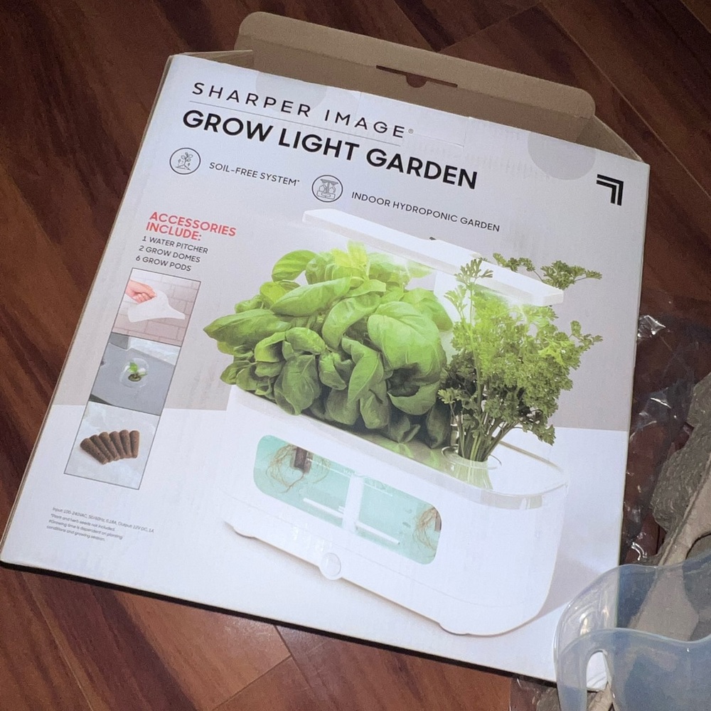 Sharper Image Grow Light Garden. White color, soil free system,and indoor